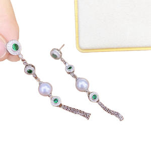 Boucles d'oreilles pendantes en perles naturelles, surface lisse givrée, design simple et tendance, inspiré des perles blanches australiennes, comparables aux créateurs - Product Image 5