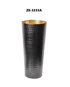 Florero Moderno de Aluminio Hecho a Mano, Elegante Decoración de Interiores para el Hogar, Producto para Minoristas de Decoración y Tiendas de Muebles - Product Image 2