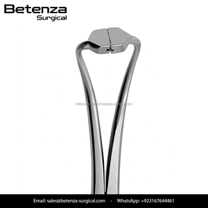 Pinces à serviettes chirurgicales Peers Bertram 14,5 cm en acier inoxydable, à pointes dentelées et rainurées, de haute qualité - Product Image 4