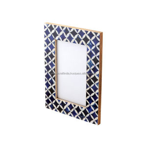 Cadre photo en bois et résine fait main avec motif chevron, décoration de table contemporaine - Product Image 4