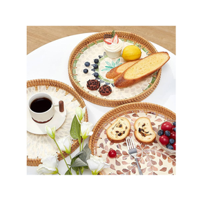 Plateau de service écologique en nacre et rotin pour table de mariage, plateau de rangement pour verres avec poignée, forme ronde - Product Image 1
