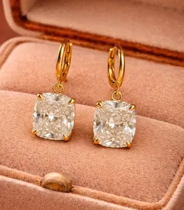 Pendientes Colgantes con Diamante Cultivado en Laboratorio de 4.00Ct, Corte Cojín, EF/VS1, Oro Amarillo de 14K - Product Image 5