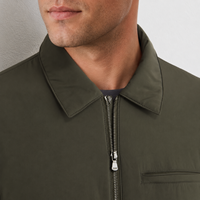 Expédition rapide, faible MOQ, veste polyvalente en stock, coupe-vent de luxe avec fermeture éclair sur le devant pour le camping, les voyages, le quotidien, veste pour homme