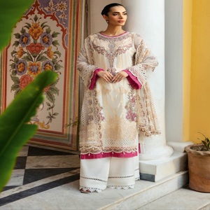 Collection de mariage de luxe Ramsha 3 pièces : Élégants ensembles en mousseline brodés, longueur ras du sol, lavables, pour adultes, vente en gros, style indien - Product Image 2