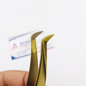 Pinzas doradas profesionales con punta de fibra de 90 grados, logotipo personalizado, acero inoxidable sólido, sostenible para extensión de pestañas - Product Image 2