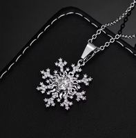 Colliers pendentifs en argent plaqué avec un design de flocon de neige personnalisé en zircon pour femmes, cadeaux pour le jour de Noël
