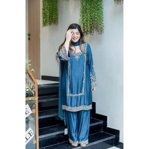 Presentamos la Nueva Colección de Diseñador en Conjunto Salwar Kameez de Chifón Alemán con Bordado, Parte Superior e Inferior Reversible, Listo para Usar en Fiestas - Product Image 1