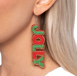 Boucles d'oreilles pendantes bohèmes tendance, brodées à la main de perles de rocaille multicolores, style artisanal pour festival - Product Image 4