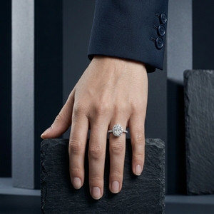 Bague de fiançailles en platine pour femme, diamant ovale taille brillant, style classique, diamants naturels certifiés GIA - Product Image 5