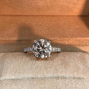 แหวนเพชรทรงกลม 3 กะรัต เพชรเลี้ยงในห้องปฏิบัติการ ประดับเพชรแบบพาเว่ ครึ่งวงนิรันดร์ ดีไซน์เรียบหรู ประดับเพชรฝรั่งเศสแบบซ่อน 14k ทองคำขาว - Product Image 1