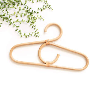 Cintres modernes en bois pour chambre d'enfant, pour vêtements de tout-petits, cintres artisanaux en rotin naturel pour vêtements d'enfants - Product Image 3