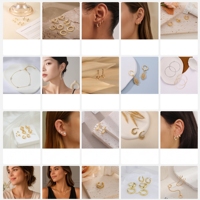 Lot en gros de bijoux fins, coffret mystère complet de 5 pièces : collier, boucles d'oreilles, bracelet, chaîne de cheville, bague, avec breloque lettre aléatoire