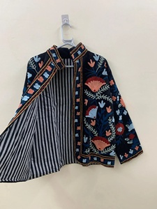 Veste en velours bohème Suzani brodée à la main, manteau ethnique vintage, vêtement de mode tendance, vêtement de mariage de haute qualité - Product Image 2
