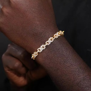 Pulsera de lujo con eslabones cubanos geométricos en oro, con placa de piedras engastadas, para hombre, estilo hip hop, joyería para fiestas. - Product Image 1