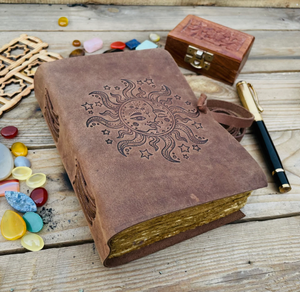 Journal Grimoire en Cuir Gaufré : Livre des Ombres de la Déesse Lunaire - Product Image 1