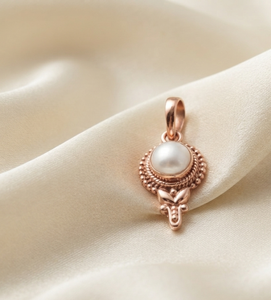 Colgante Minimalista de Plata de Ley 925 con Perla de Agua Dulce y Baño de Oro Rosa, Joyería Religiosa para Mujer, Regalo - Product Image 4