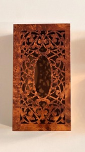 Boîte à mouchoirs décorative faite à la main avec dessus sculpté de manière complexe, accessoire fonctionnel idéal pour les restaurants, les tables d'hôtel et les repas en famille - Product Image 4
