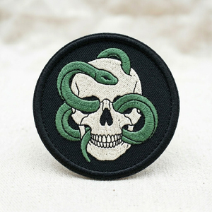 Parche termoadhesivo personalizado con bordado a máquina de tridente rojo, logotipo táctico de horquilla del diablo, emblema para coser, venta al por mayor para ropa y bolsos - Product Image 2