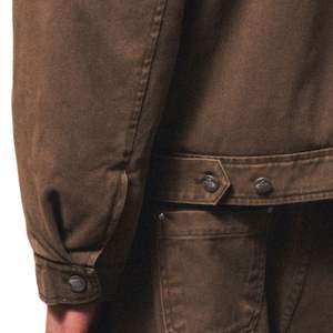 Chaqueta Acolchada de Sarga Lavada para Hombre, Ligera con Cremallera y Cuello de Cuero, Chaqueta de Moda en Marrón - Product Image 4