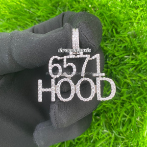 เครื่องประดับฮิปฮอปแบบยูนิเซ็กซ์ จี้ห้อยตัวอักษรหรือตัวเลขประดับเพชรโมอิสซาไนต์ทรงเหลี่ยมเจียระไนสวยงาม ทำจากเงินแท้ 925 เหมาะสำหรับงานปาร์ตี้และโอกาสต่างๆ - Product Image 3