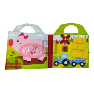 Livre sensoriel interactif en feutre sur le thème de la ferme - Product Image 2