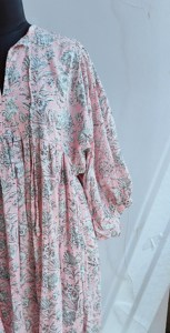 เดรสผ้าฝ้ายพิมพ์ลายดอกไม้สีชมพูวินเทจ แขนพอง คอผูก ทรงหลวม สไตล์ลำลอง สำหรับฤดูร้อน ผู้หญิง - Product Image 4