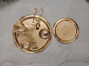 Juego de Platos Redondos de Latón Vintage con Patrón de Plantas Grabado, Vajilla Metálica Hecha a Mano para Regalo de Boda y Uso Doméstico - Product Image 6