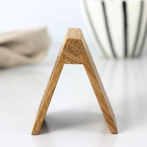 Soporte de menú de madera de roble natural grabado a medida con código QR, cartel de mesa, expositor de sobremesa, estilo antiguo y moderno. - Product Image 2