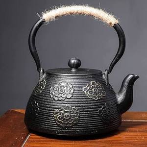 Bouilloire à thé traditionnelle chinoise en fonte avec motif floral et poignée en corde, pot à eau avec couvercle - Product Image 1