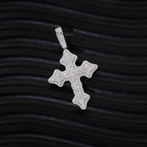 Colgante de Cruz de Plata 925 con Baño de Rodio y Moissanita, Amuleto Religioso Unisex, Joyería Cristiana de Lujo - Product Image 3