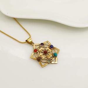 Pendentif plaqué or sept chakras, forme fleur, serti de pierres naturelles, style bohème unisexe, bijoux de mode - Product Image 3