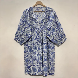 เดรสสั้นผ้าฝ้ายพิมพ์ลายดอกไม้แบบแฮนด์เมด คอวี แขนสามส่วน แต่งระบายลูกไม้ ซักได้ เป็นมิตรต่อสิ่งแวดล้อม สไตล์จีน - Product Image 1