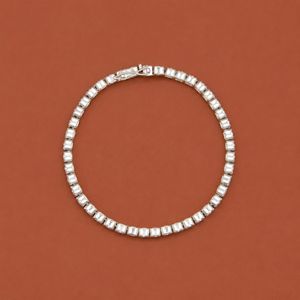 Bracelet tennis en moissanite argentée avec maillons taille baguette, bordure pavée et finition glacée élégante pour homme - Product Image 3