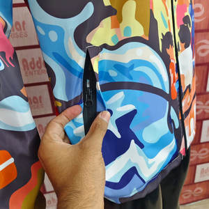 เสื้อแจ็คเก็ตกันลมสำหรับวิ่งกลางแจ้งแบบบางพิเศษสำหรับผู้ชาย  แบบซับลิเมชั่นสั่งทำพิเศษ กันน้ำ ระบายอากาศได้ดี พร้อมซิปสำหรับเทคโนโลยี - Product Image 4