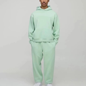 Conjunto de Sudadera con Capucha Oversize de Forro Polar Liso Estilo Urbano con Bordado y Estampado Puff, y Pantalones de Chándal de Dos Piezas para Hombre, Chándales Personalizados Tipo Pullover - Product Image 2