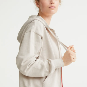 Sudadera con capucha corta informal para mujer, de color liso o estampada, anti-bolitas, de invierno, con bolsillos bordados delanteros y manga larga de punto. - Product Image 5