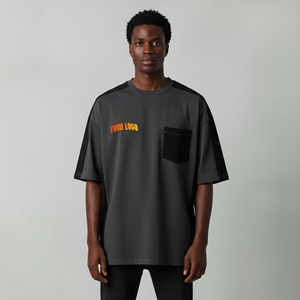Camiseta de punto informal para hombre, de manga corta, cuello redondo, con bloques de color en contraste negro y gris, con bolsillo y estampado de letras. - Product Image 5