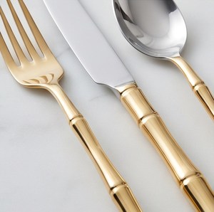 Elegante Juego de Cubiertos de Metal con Mango de Bambú Dorado, Acabado Espejo, para Bodas y Cenas - Product Image 2