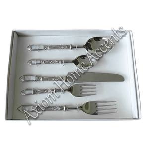 Ensemble de couverts sophistiqués en argent Cuillères et fourchettes au design moderne et élégant par Axiom Home Accents - Product Image 3