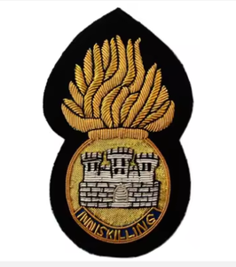 Écussons et insignes héraldiques en fil d'or de qualité supérieure - Emblèmes métalliques brodés à la main pour blazers - Product Image 1