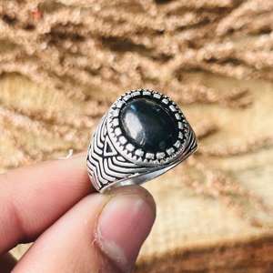 Anillo de Ónix Negro para Hombre, Estilo Vintage Gótico, Anillo de Latón con Acabado Plateado Oxidado, Diseño Tribal Audaz, Venta al Por Mayor - Product Image 2