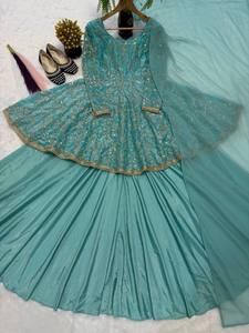 Ensemble Sharara bleu aqua élégant avec dupatta pour femme – Tenue ethnique de créateur pour soirée, richement brodée et ornée de sequins - Product Image 4