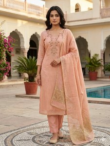 Conjunto de Salwar Bordado Color Rosa Melocotón para Mujer de Prayosha Enterprise con Dupatta a Juego, Kurta Recta y Pantalones, Traje Tradicional Indio - Product Image 1