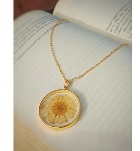 Colgante rectangular de resina hecho a mano con brillantina dorada, joyería de lujo para mujer para fiestas, bodas y compromisos a buen precio. - Product Image 2
