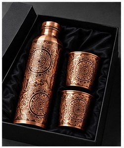 Juego de Termo de Lujo Hecho a Mano con Patrón de Panal de Abeja en Cobre, con 2 Tazas, Botella de Agua/Vino Portátil de Lujo, Caja de Regalo - Product Image 3
