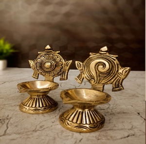 Lampes à huile compactes en laiton en forme d'étoile, avec motifs géométriques gravés sur le rebord, disponibles à prix de gros. - Product Image 6
