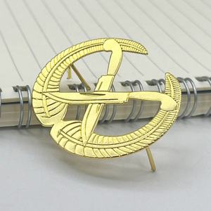 Pin de Solapa y Distintivo de Metal Dorado de Alta Calidad con Logotipo Personalizado Estampado y Rama de Olivo Calada - Product Image 6