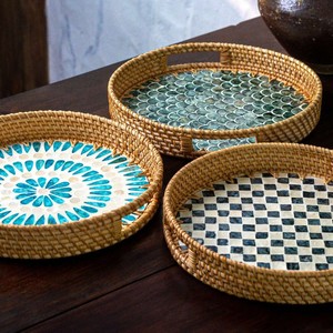 Plateau de service rond en nacre et rotin, fait main, tressé, décoratif, fabriqué au Vietnam, à prix avantageux - Product Image 6