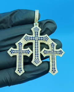 Pendentif Triple Croix Iced Out Luxe en Argent Sterling 925 Plaqué Or 18K avec Moissanite, Bijou Religieux Cadeau pour Homme - Product Image 1