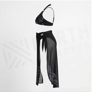 Ensemble de yoga 2 pièces imprimé papillon bleu avec finition dorée, body à col en V profond et jupe portefeuille longueur genou - Product Image 3
